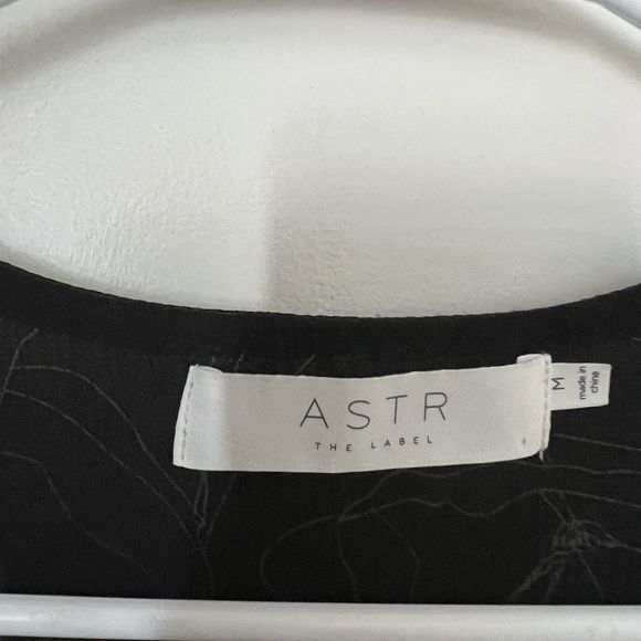 ASTR the Label black floral long sleeve top with puff sleeves size medium - Picture 10 of 10